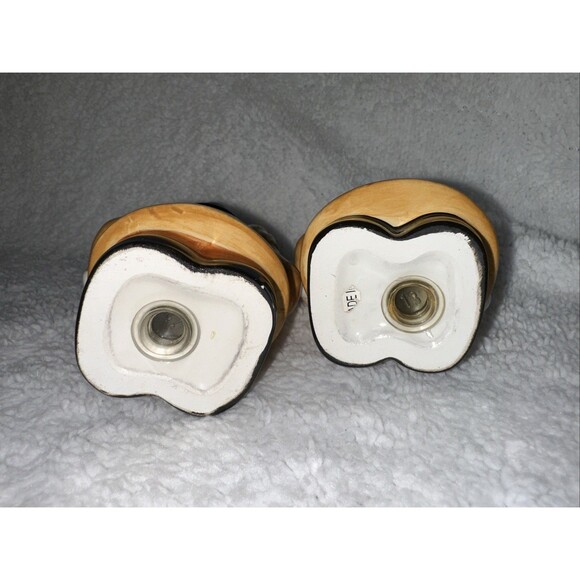 FL MARKETPLACE HANDPAINTED CERAMIC PILGRIMS THANKSGIVING SALT & PEPPER SHAKER - Picture 4 of 4